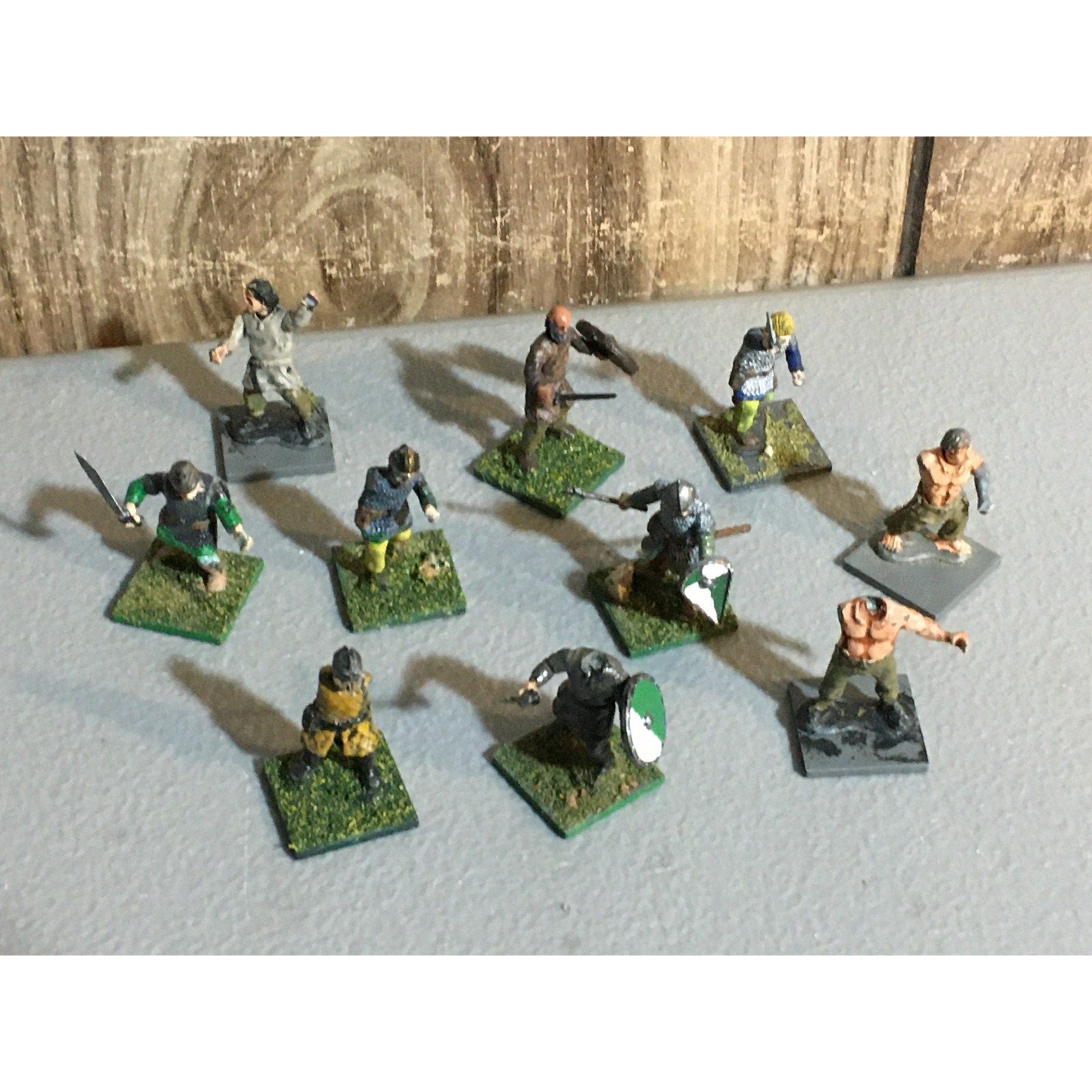 A32498 UNKNOWN PLASTIC MINIATURES INCOMPLETE LOT FANTASY HUMAN WARRIOR SOLDIER