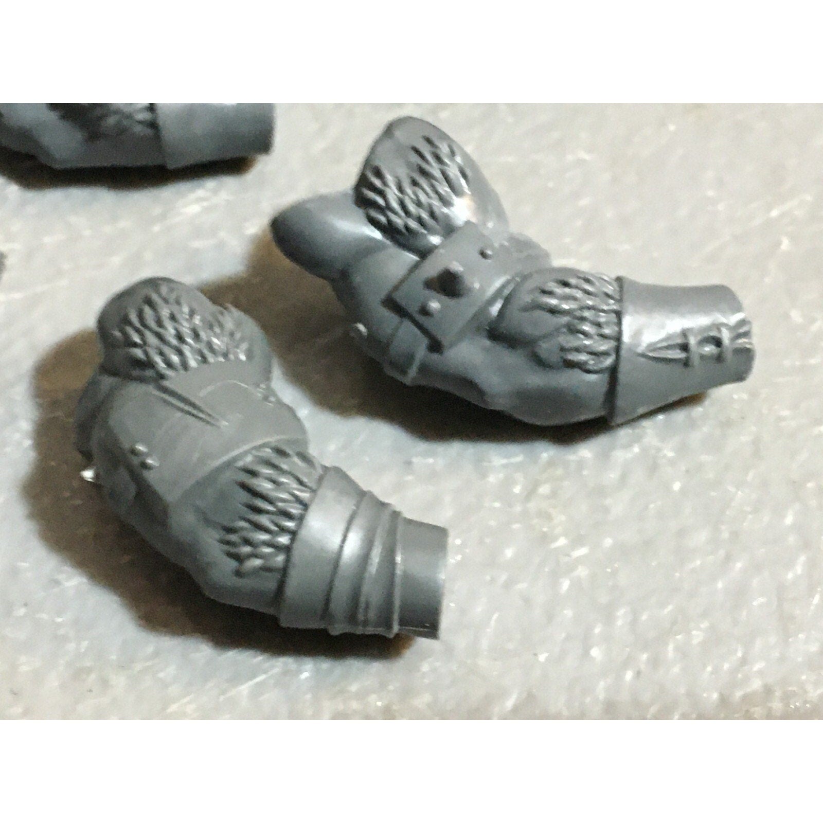 A23168 WARHAMMER FANTASY CHAOS BEASTMEN BITS LOT MINOTAUR ARMS GW GAMES WORKSHOP