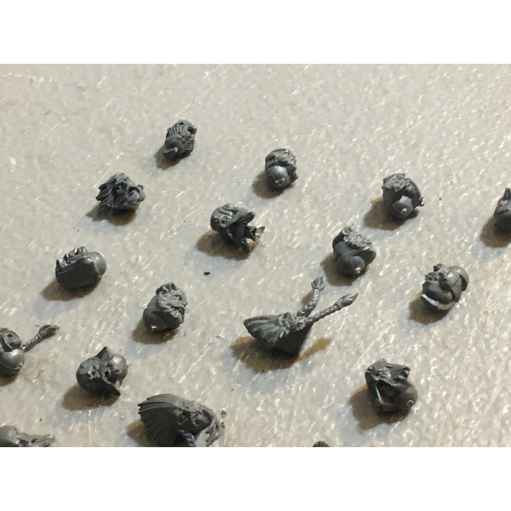 A31433 WARHAMMER 40K SPACE MARINES WOLVES BITS LOT HEADS GREY BLOOD GW