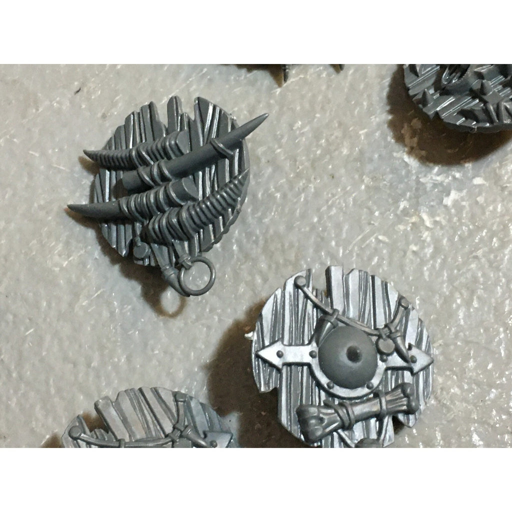 A23162 WARHAMMER FANTASY CHAOS BEASTMEN BITS LOT MINOTAUR SHIELDS GAMES WORKSHOP