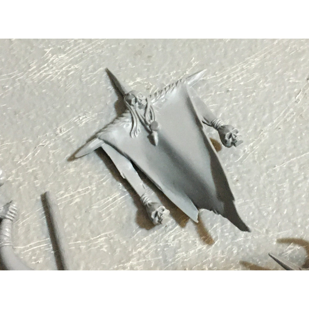 A23130 WARHAMMER FANTASY CHAOS BEASTMEN BITS LOT GORS BANNERS ARMS GW