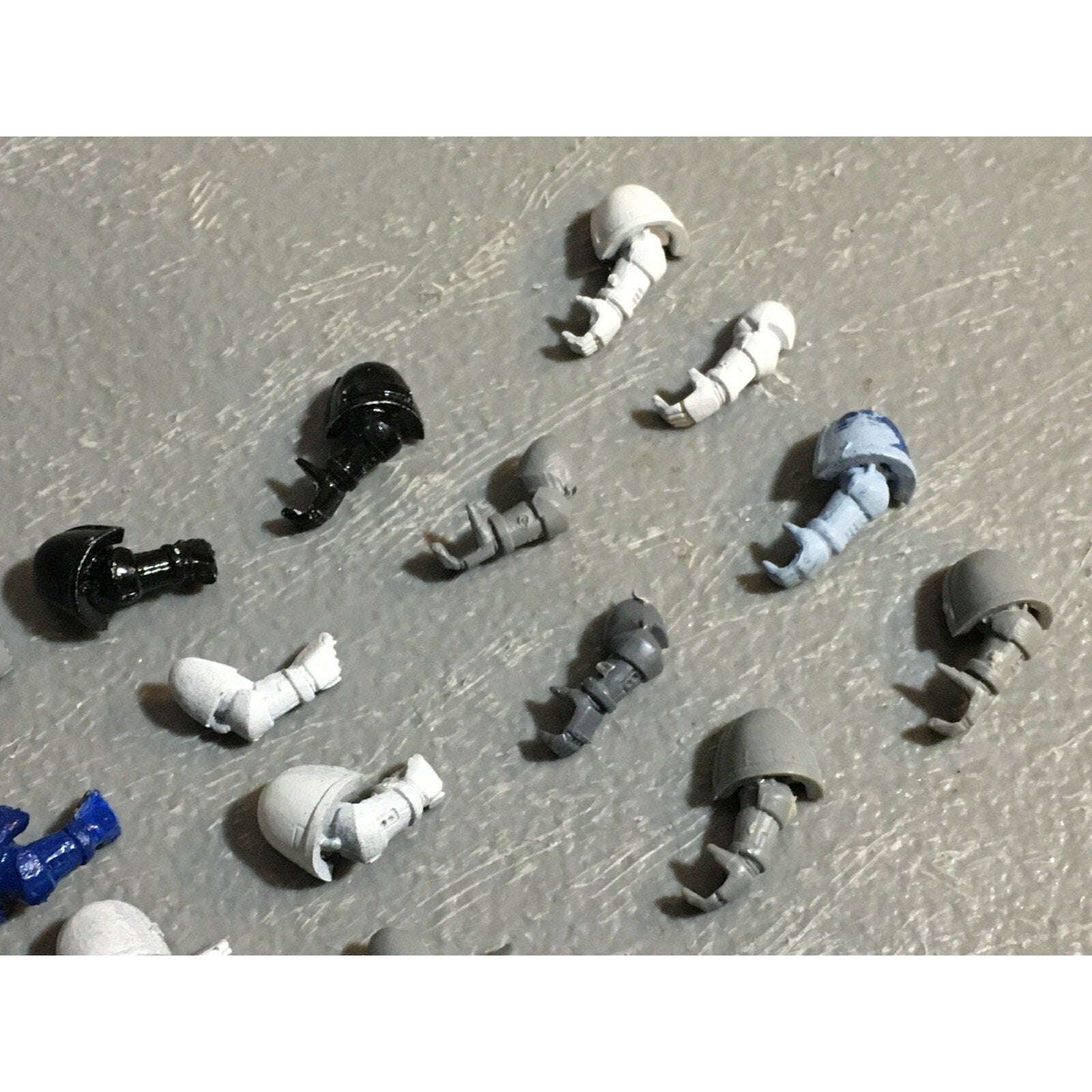 A22957 WARHAMMER 40K SPACE MARINES BITS LOT ARMS GAMES WORKSHOP GW