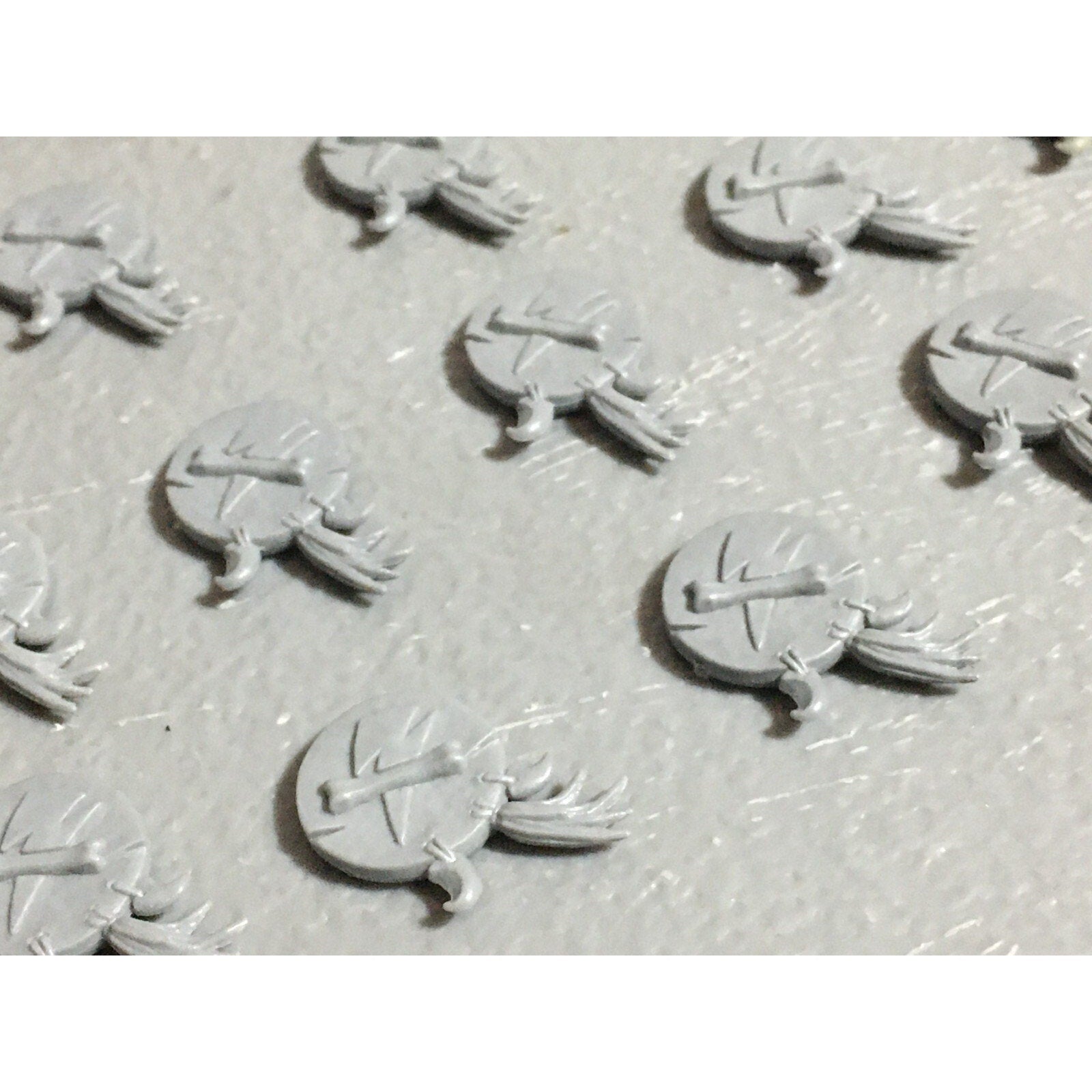 A22624 WARHAMMER FANTASY ORCS & GOBLINS BITS LOT GOBLIN SHIELD GAMES WORKSHOP GW