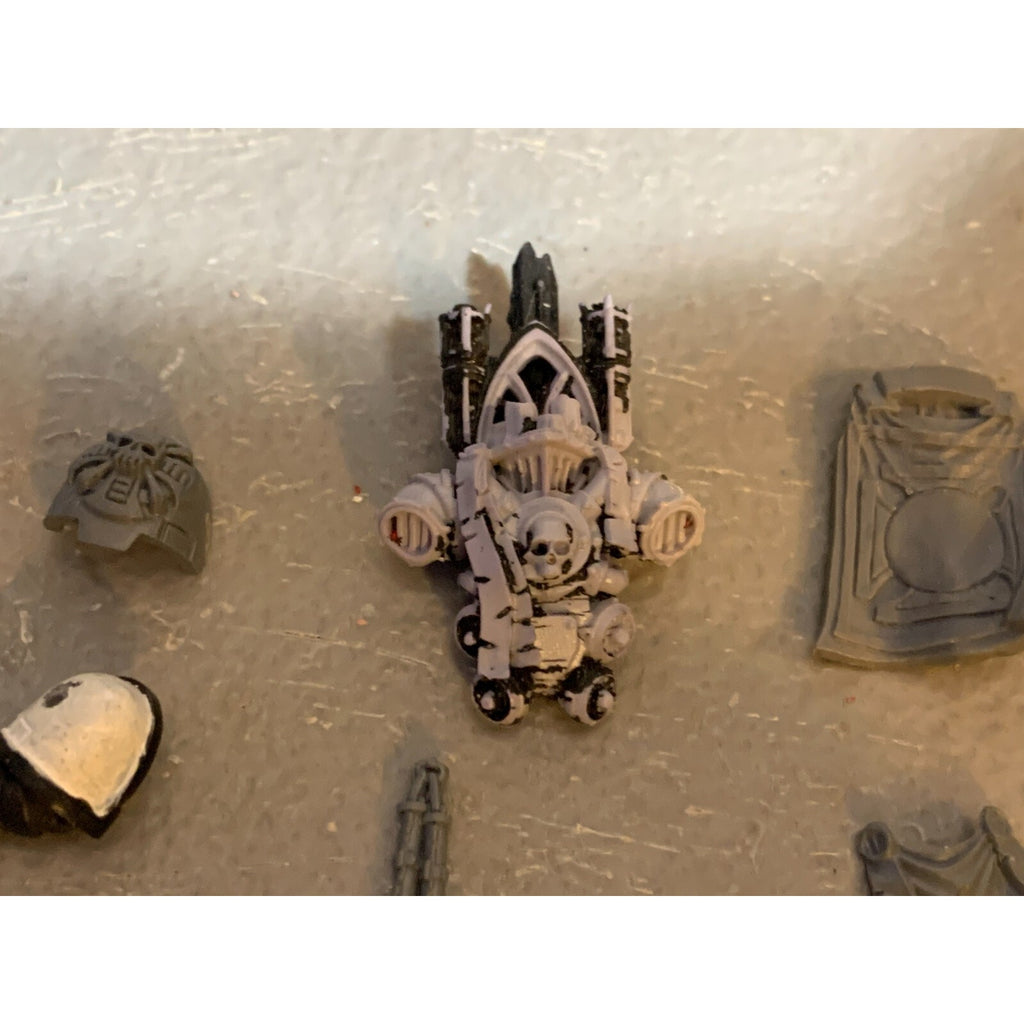 A23301 WARHAMMER 40K SPACE MARINES BLACK TEMPLARS BITS LOT BACKPACK OATHS GW