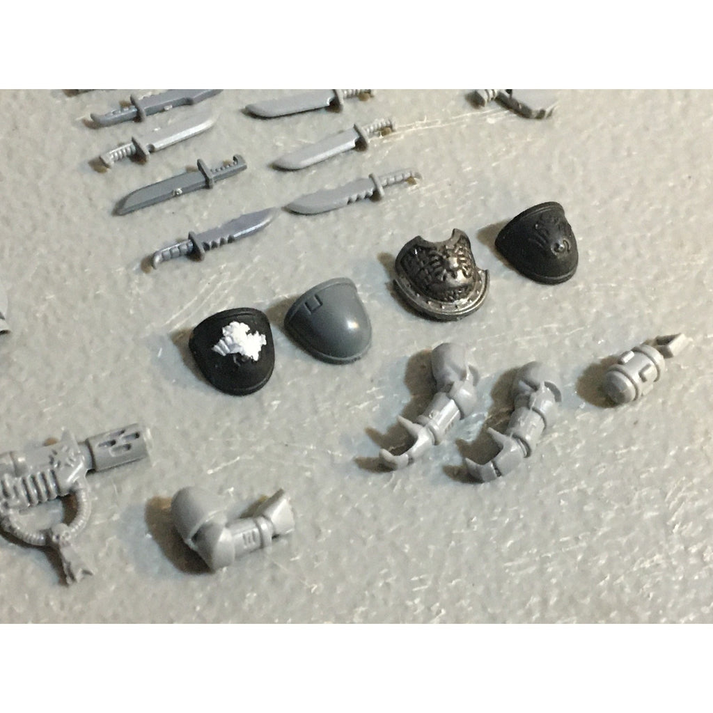 A33584 WARHAMMER 40K SPACE MARINES BITS LOT MIXED KNIFE CHEST MELTA GW