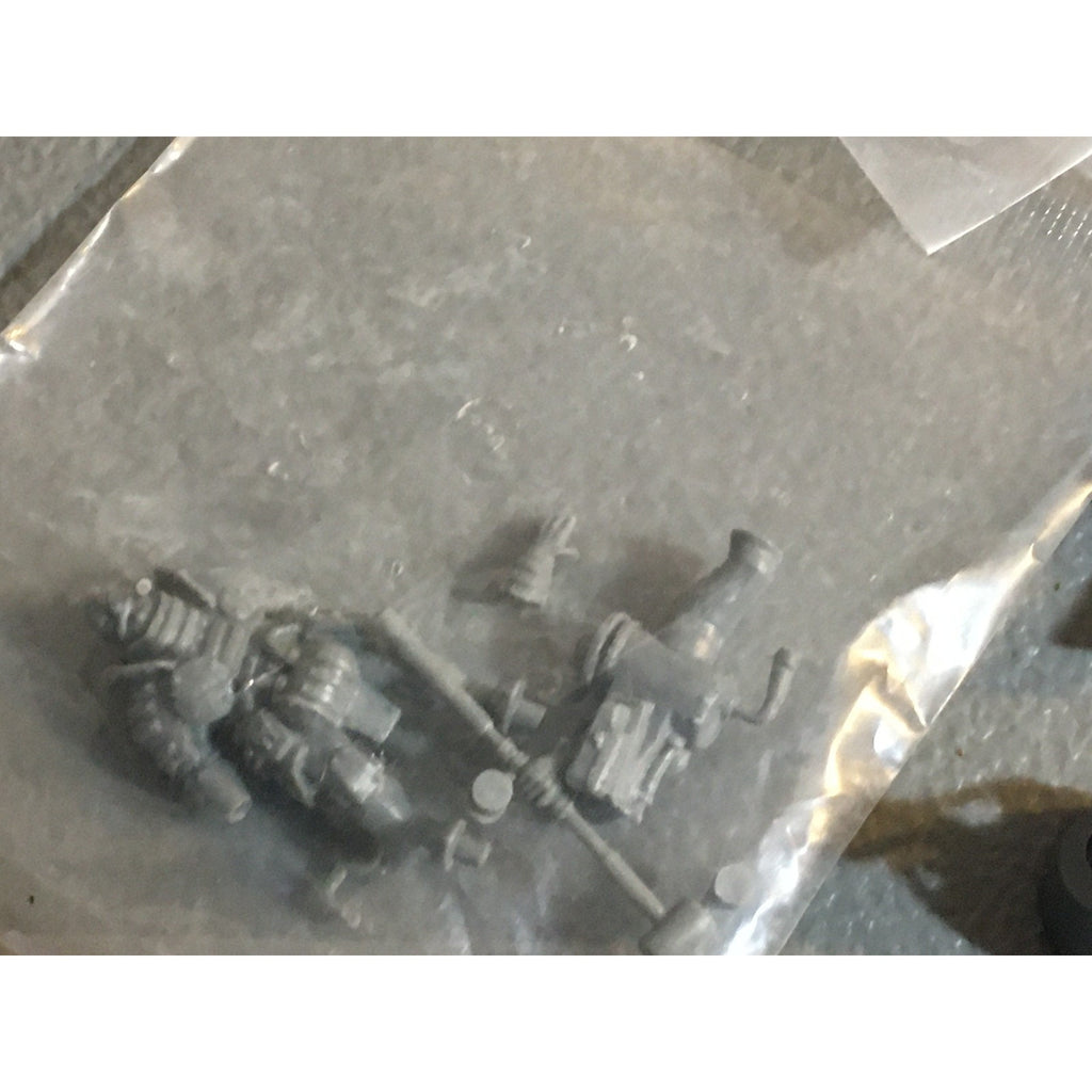 A32597 UNKNOWN MINIATURES RANDOM PLASTIC MINIATURES & BITS LOT WARRIOR SOLDIER