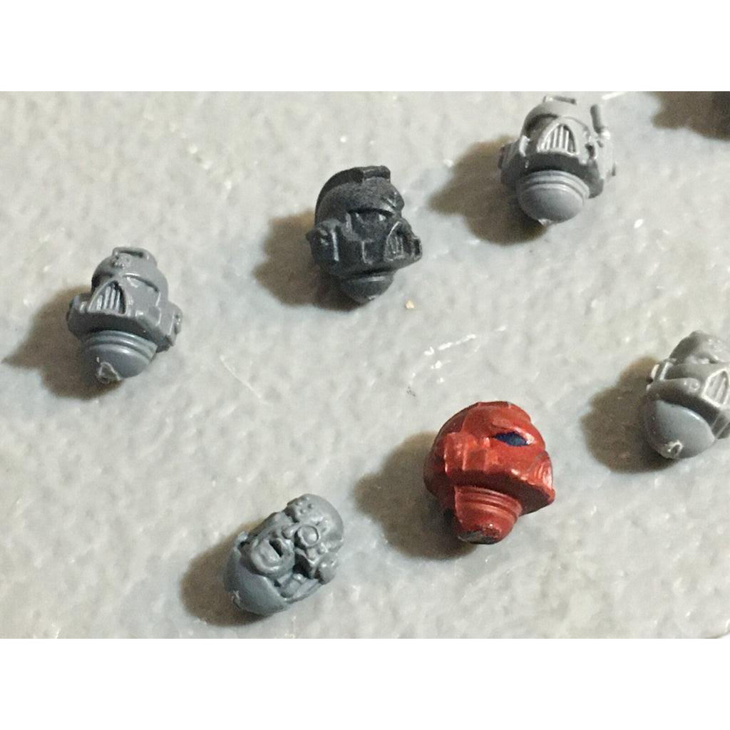 A22999 WARHAMMER 40K SPACE MARINES BITS LOT HEADS PLASMA PISTOLS BACKPACKS GW