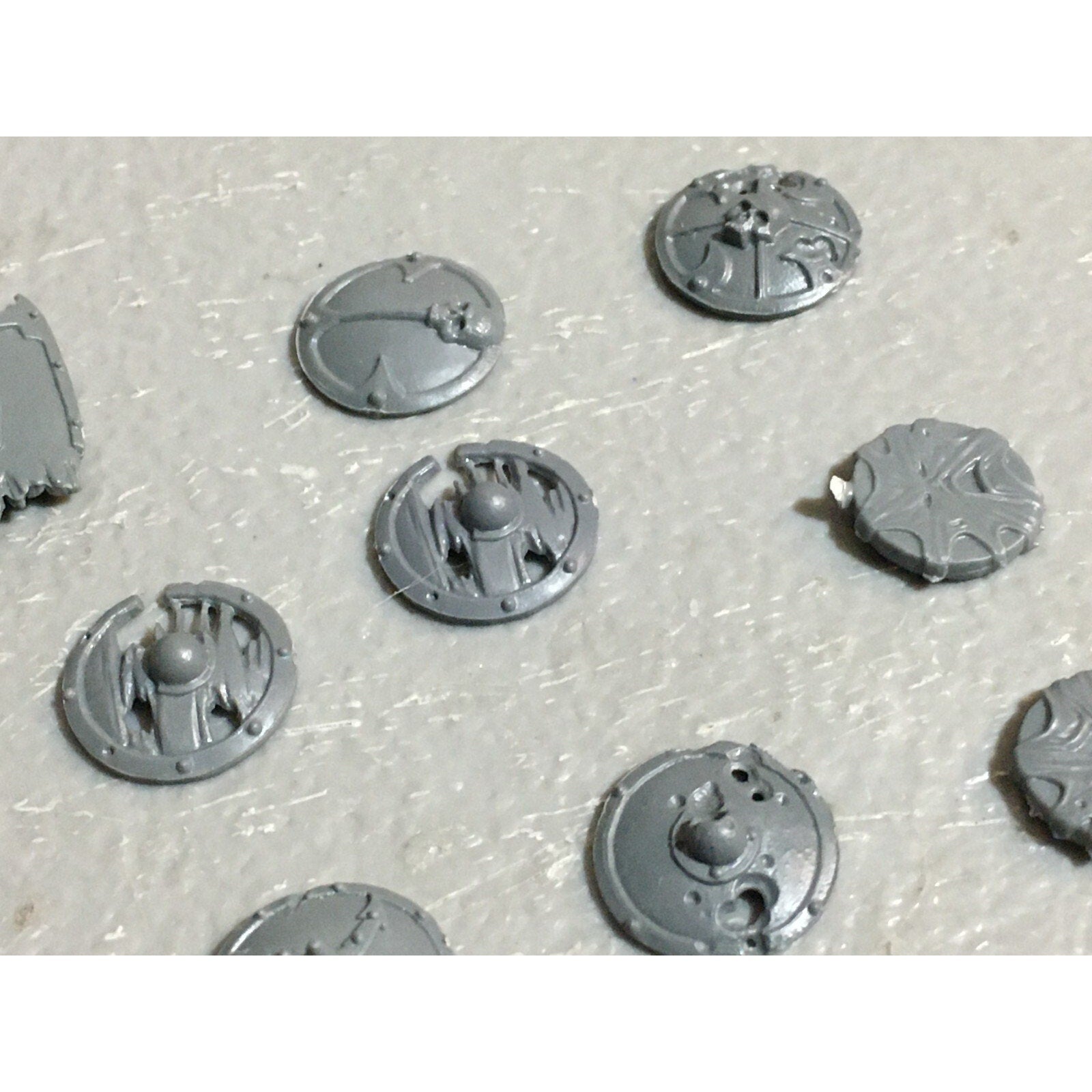 A23458 WARHAMMER FANTASY VAMPIRE COUNTS UNDEAD BITS LOT SHIELDS GW