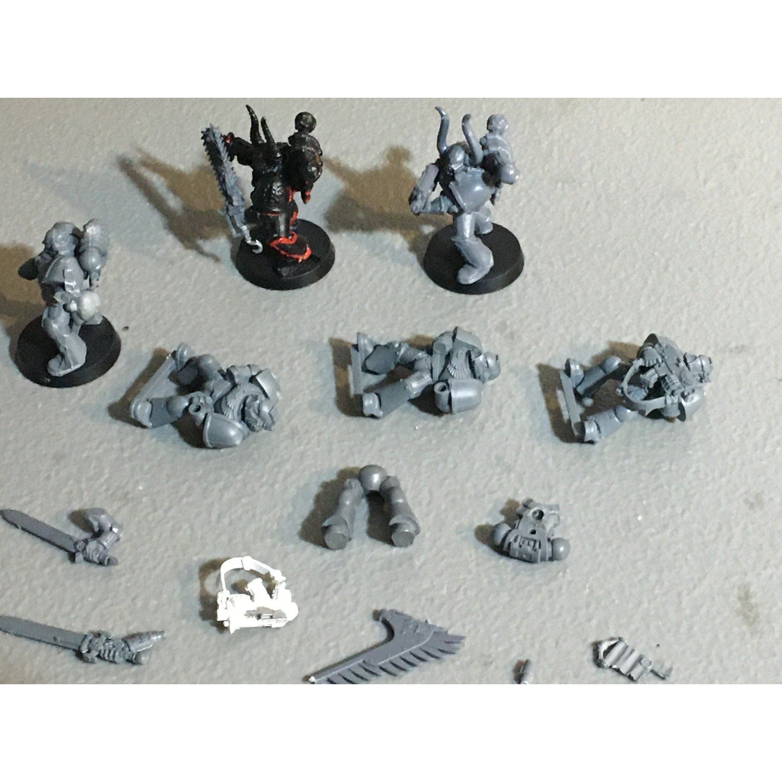 A31130 WARHAMMER 40K SPACE MARINES MIXED LOT INCOMPLETE & BITS + CHAOS