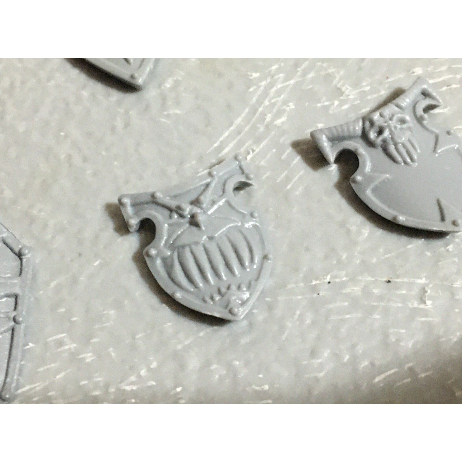 A22247 WARHAMMER FANTASY CHAOS MORTALS BITS LOT WARRIORS KNIGHTS SHIELDS GW OOP