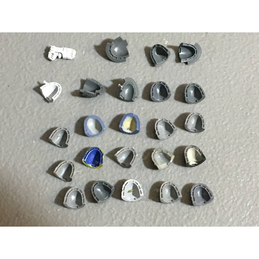 A22982 WARHAMMER 40K SPACE MARINES BITS LOT SHOULDER PADS GW GAMES WORKSHOP