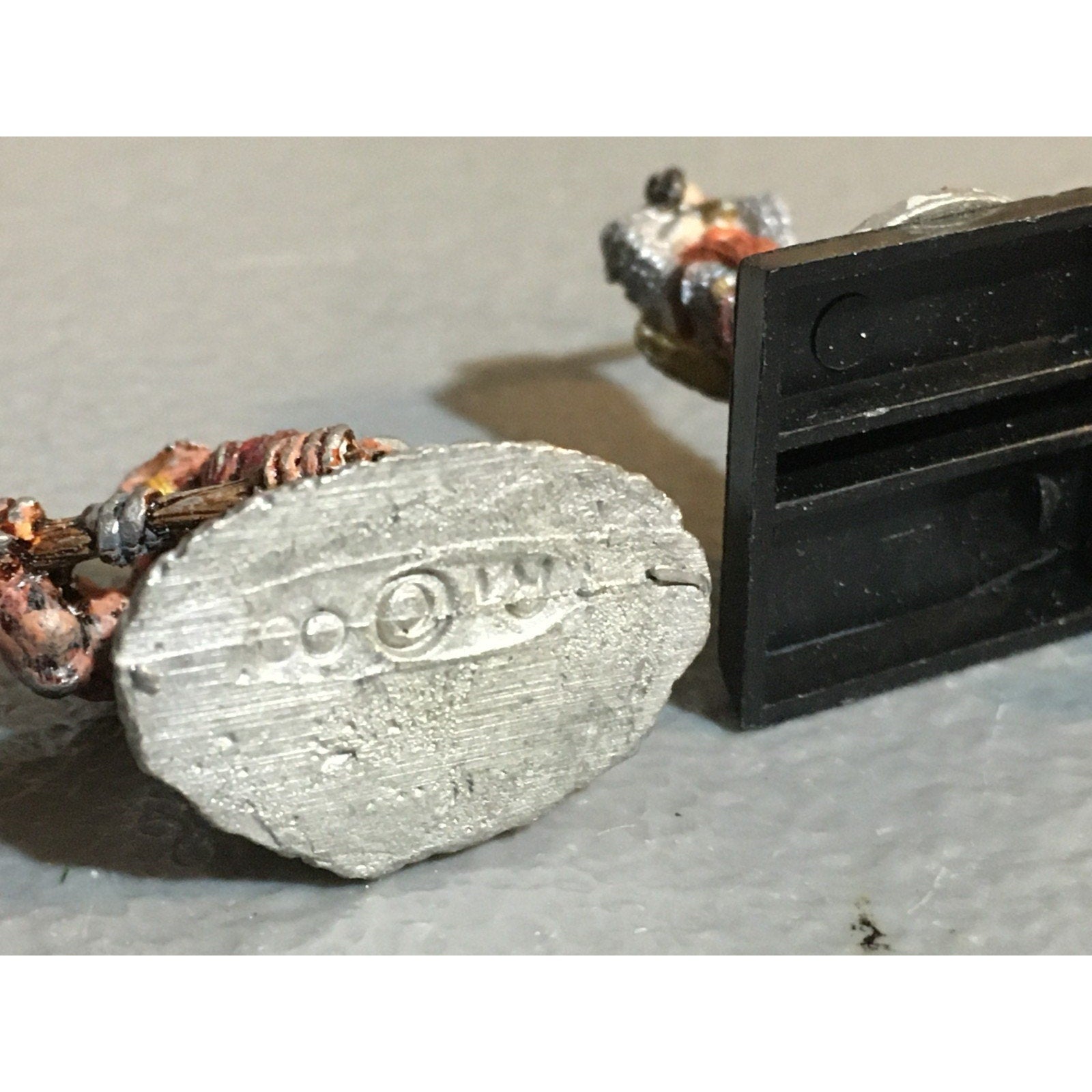 A24860 UNBRANDED METAL TABLETOP OLD OOP D&D FANTASY WARRIORS DWARFS MINIATURES