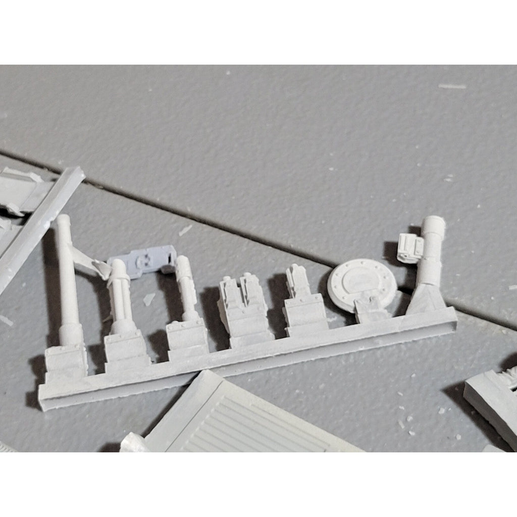 A17898 UNKNOWN TANK LOT BITS GUNS HEADS FUTURISTIC SCI-FI BATTLE