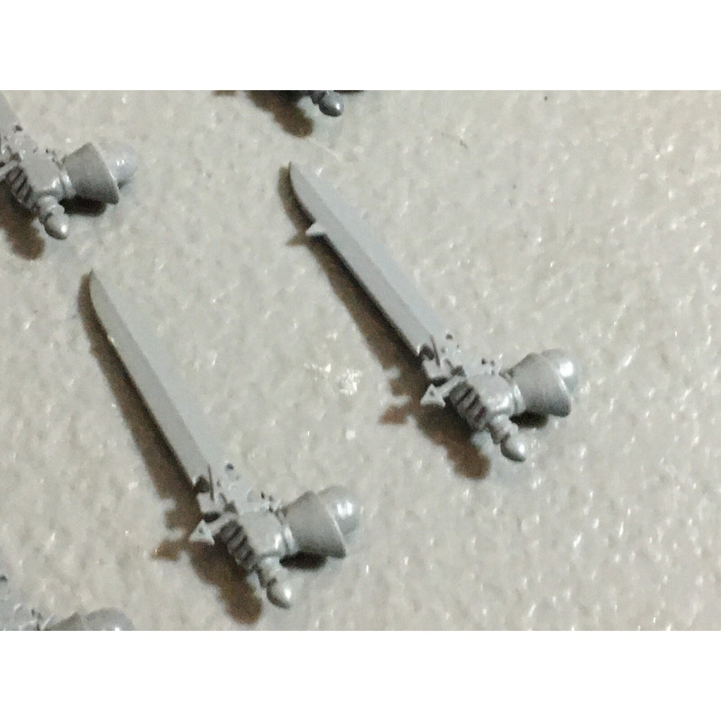 A22218 WARHAMMER FANTASY CHAOS MORTALS BITS LOT SWORD HANDS GAMES WORKSHOP