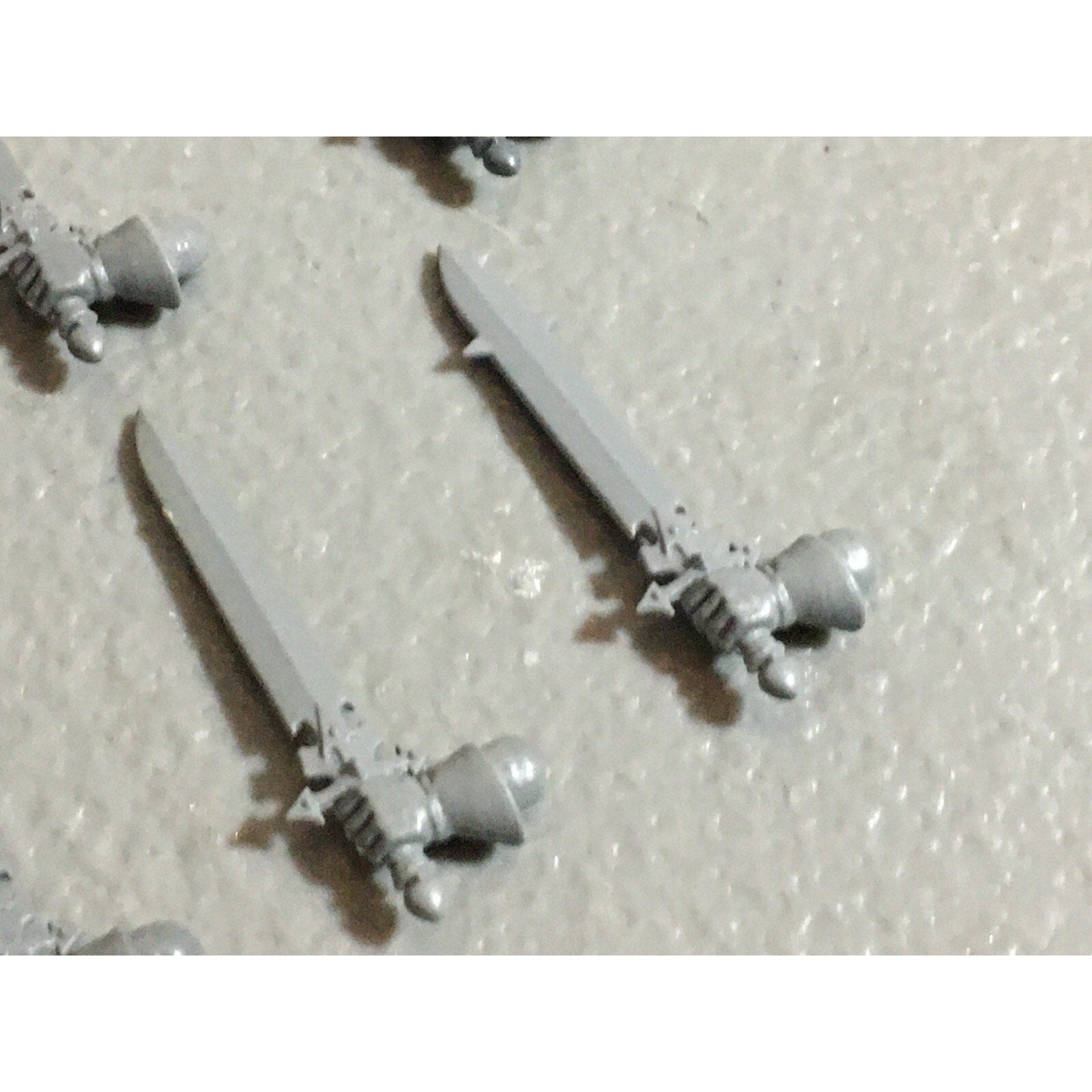 A22218 WARHAMMER FANTASY CHAOS MORTALS BITS LOT SWORD HANDS GAMES WORKSHOP