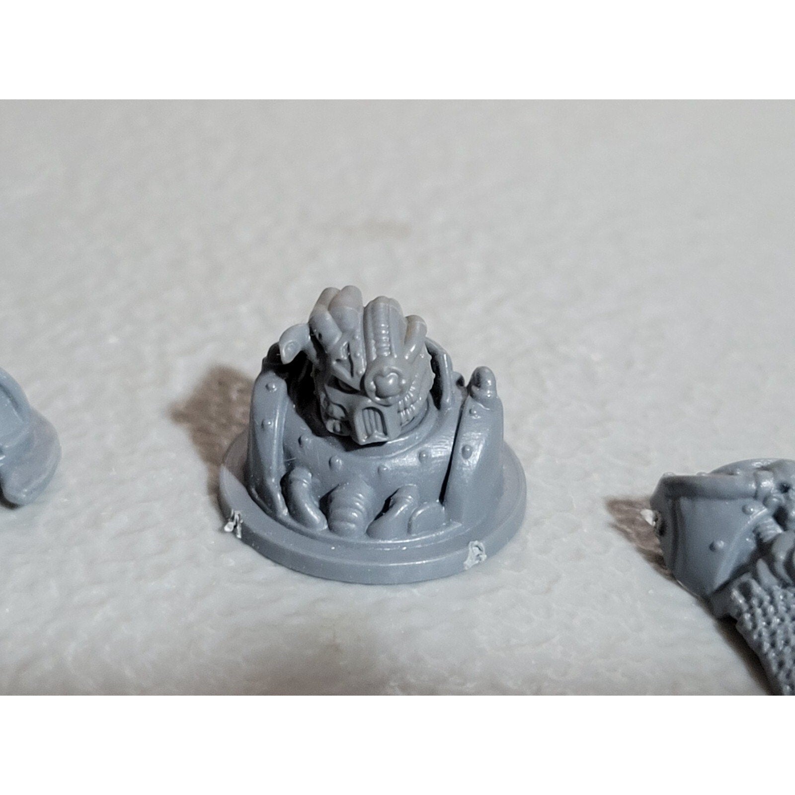 A17960 WARHAMMER 40K CHAOS SPACE MARINES TANK GUNNER BITS LOT