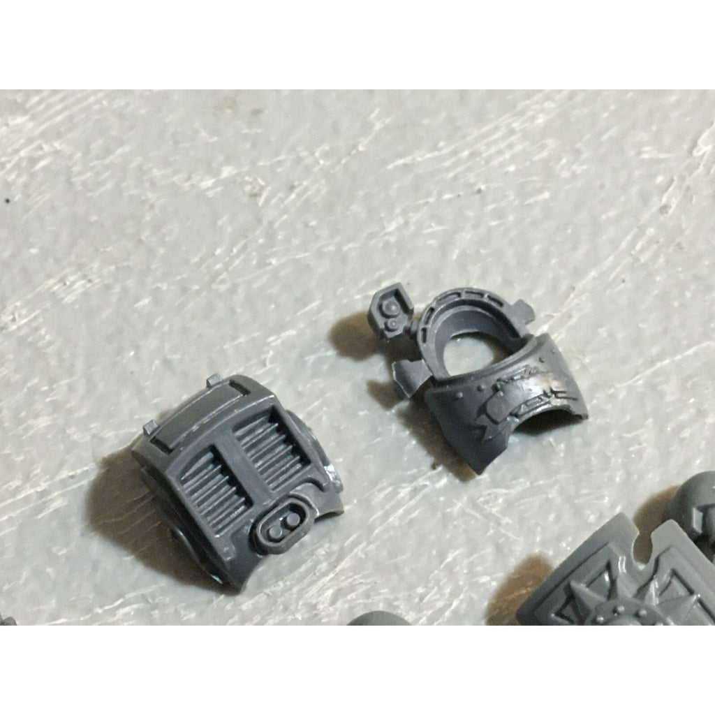 A23021 WARHAMMER 40K SPACE MARINES BITS LOT LIGHTNING CLAWS TERMINATORS GW