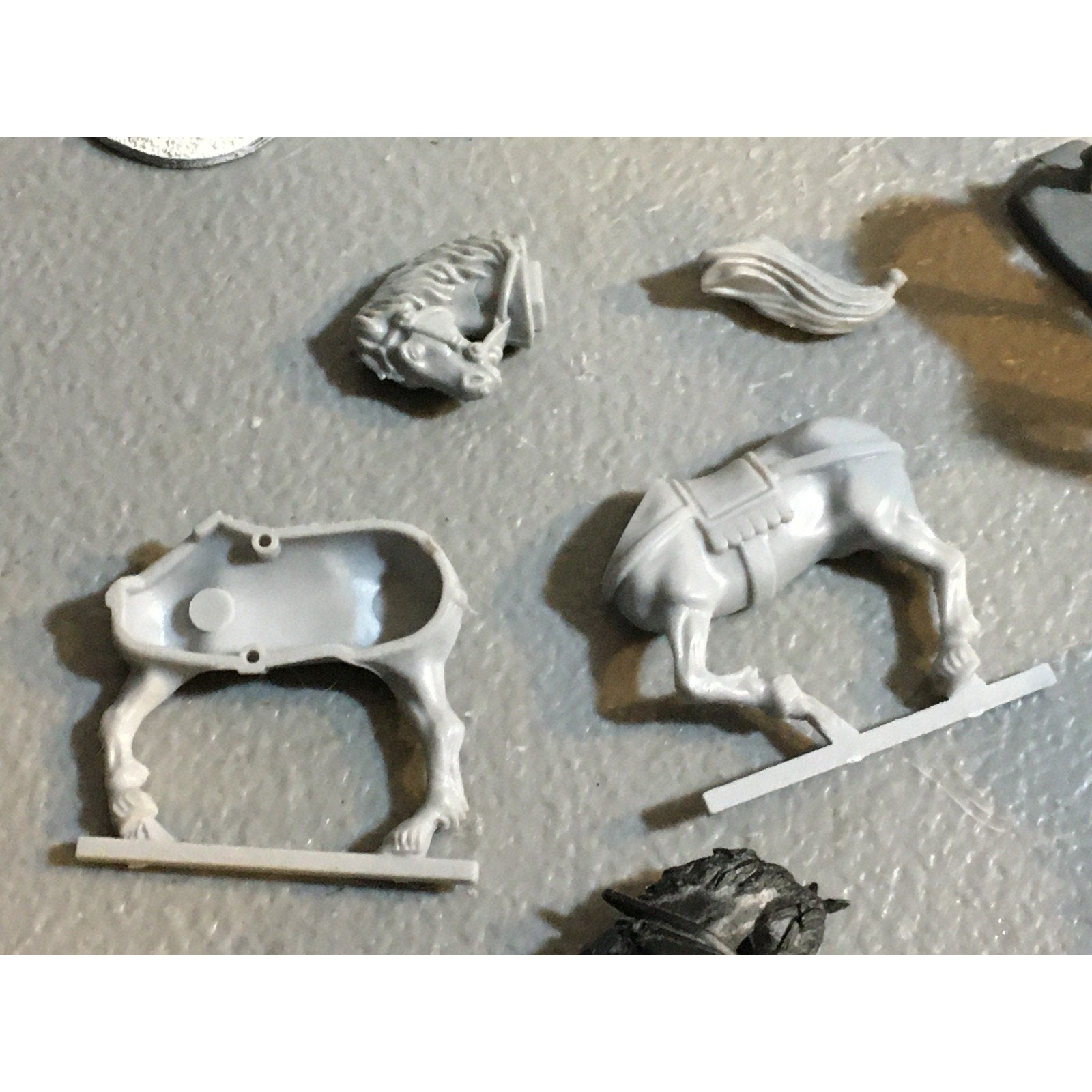 A32551 UNKNOWN MINIATURES PLASTIC ANIMAL SPIDER HORSE INCOMPLETE KNIGHT
