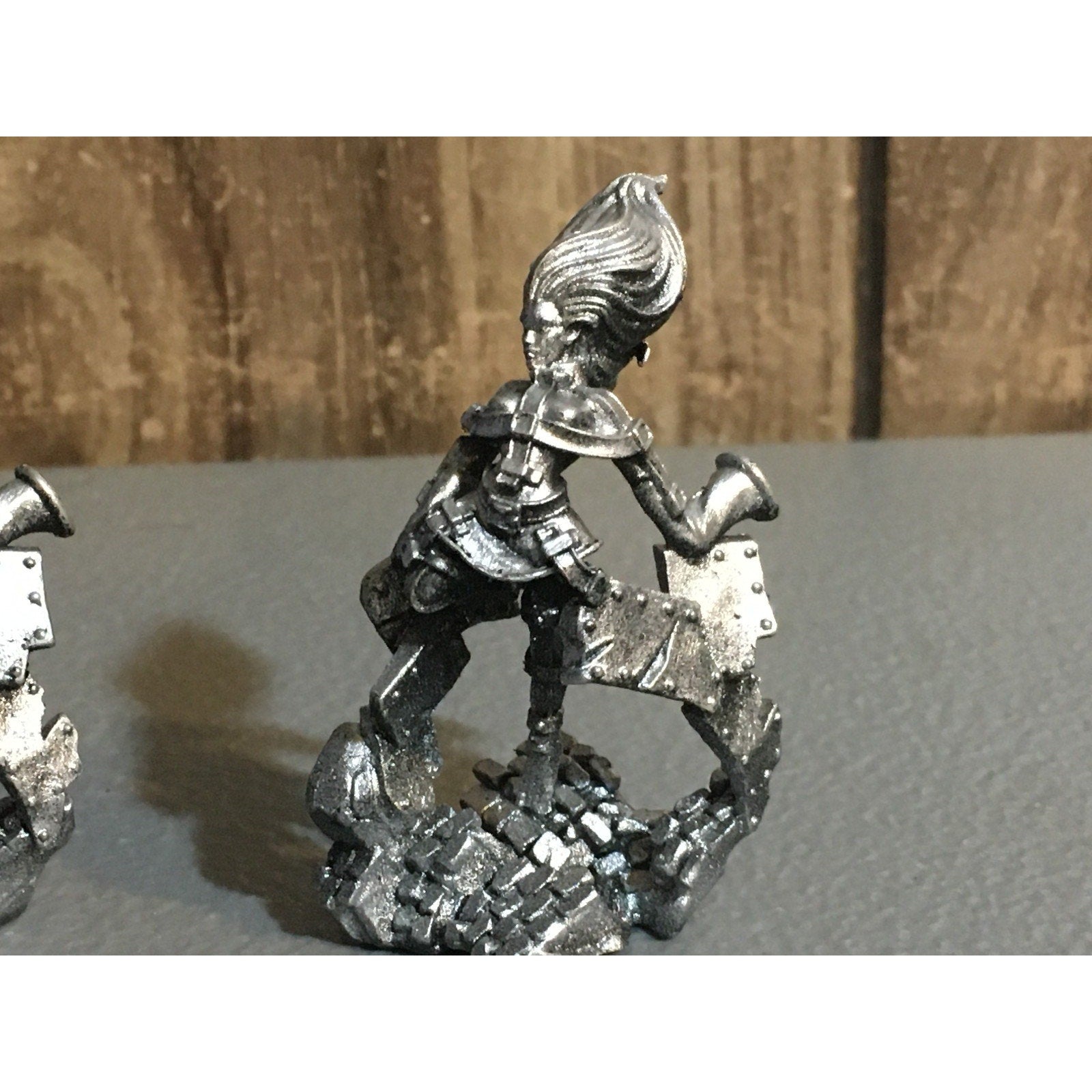 A32598 UNKNOWN MINIATURES METAL PSYCHIC FEMALE 2 PK WIZARD PSYKER CASTER