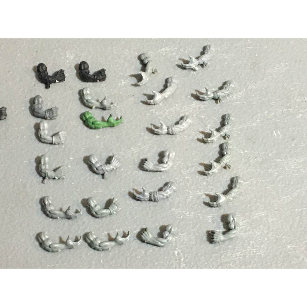 A22952 WARHAMMER 40K ORKS BITS LOT ARMS GAMES WORKSHOP GW