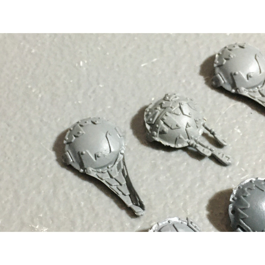 A22583 WARHAMMER FANTASY OGRE KINGDOMS BITS LOT GUT PLATES GAMES WORKSHOP GW