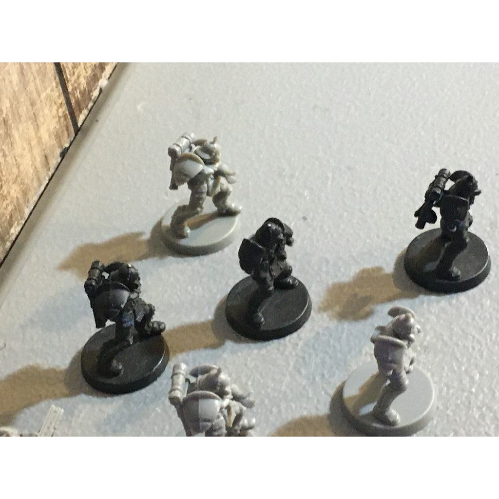 A30065 UNKNOWN TABLE TOP SCI-FI POWER ARMOR SOLDIERS 11 PK INCOMPLETE WAR GAMES