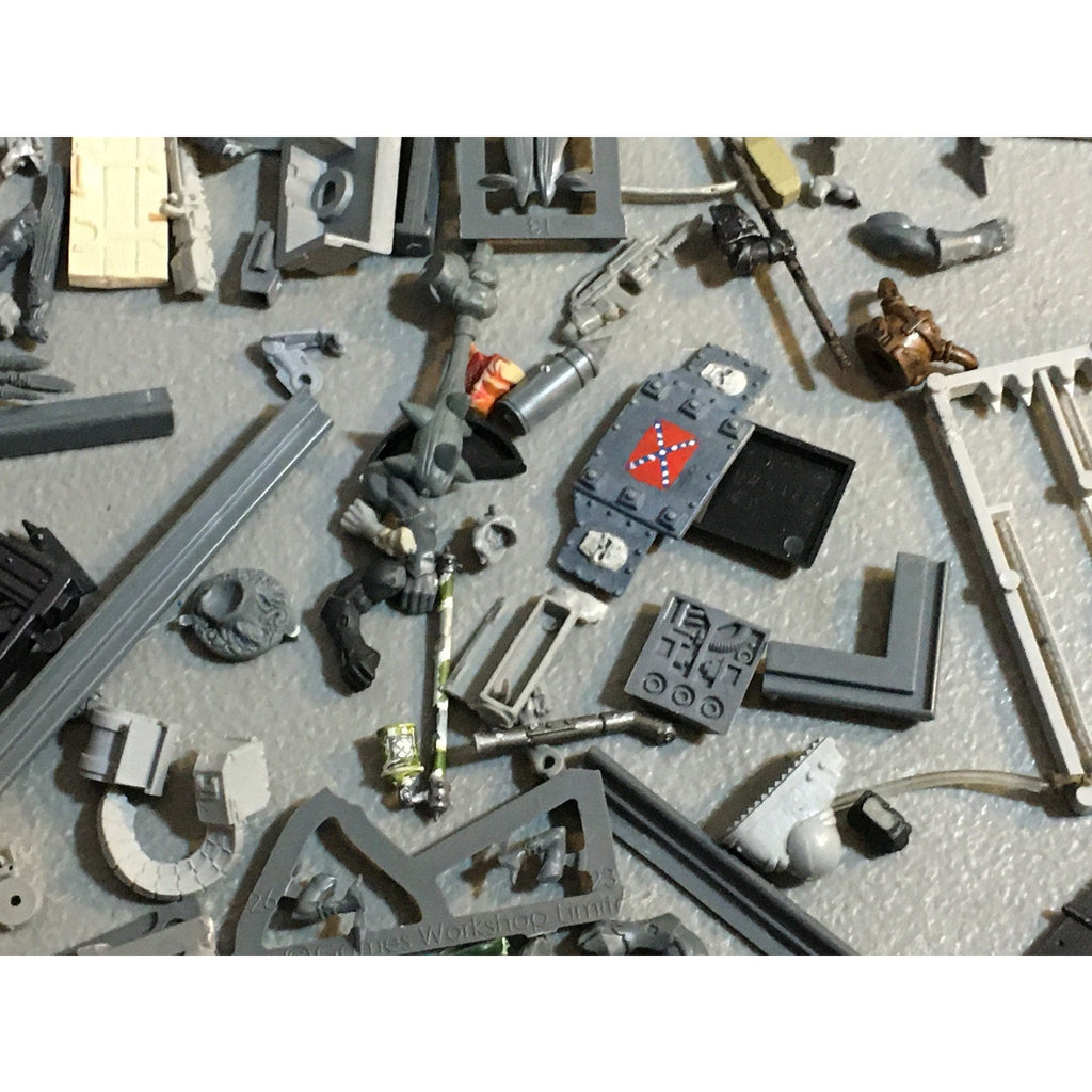 A29636 WARGAMING RANDOM MIXED BITS LOT SOME TERRAIN UNKNOWN PLASTIC