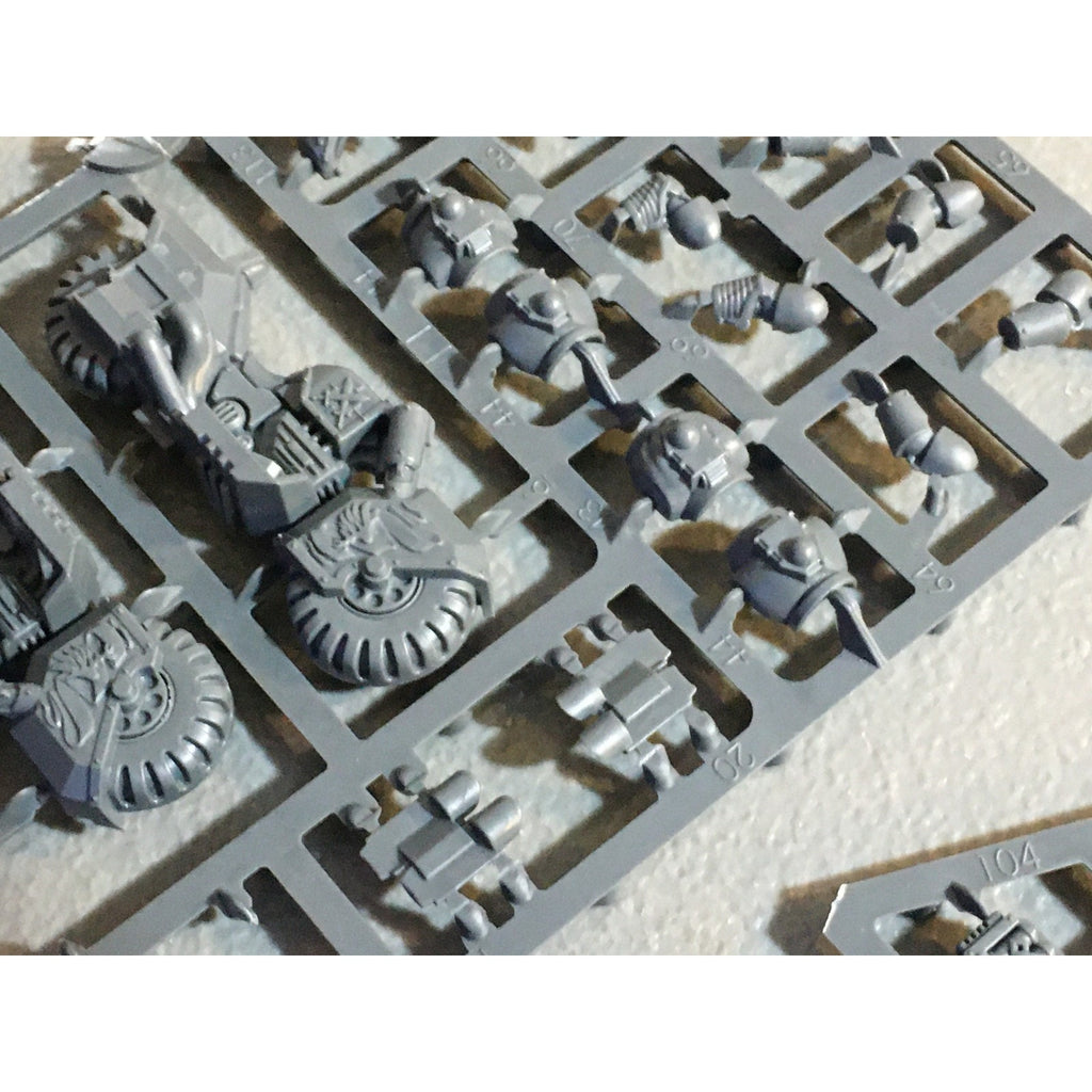 A29497 WARHAMMER 40K SPACE MARINES DARK ANGELS BITS ON SPRUE LOT RAVENWING GW