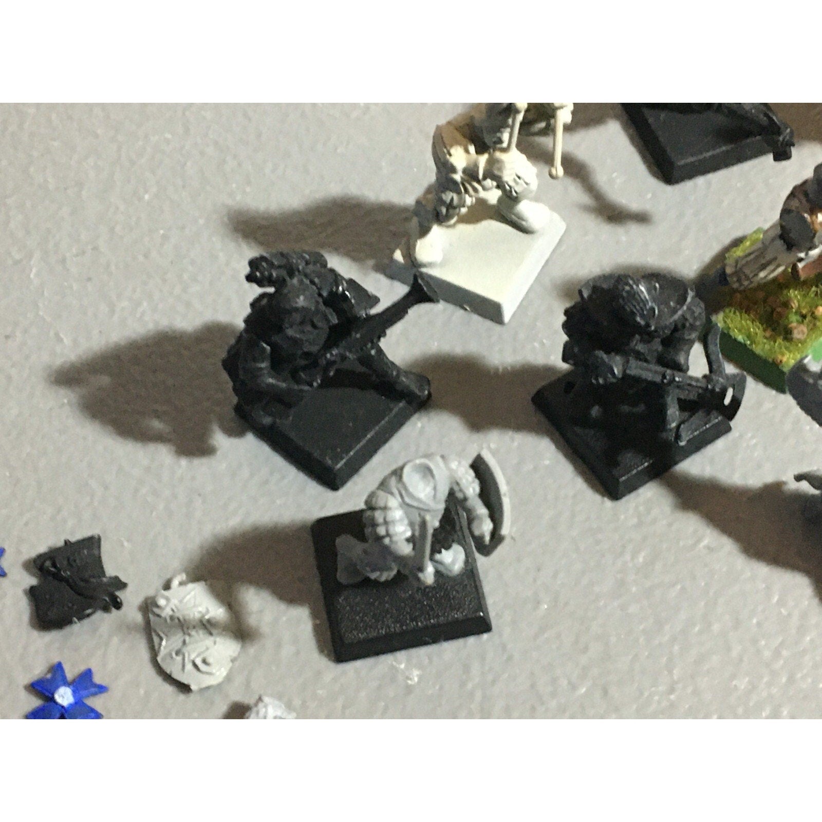 A22076 WARHAMMER FANTASY EMPIRE BITS LOT MIXED SHIELDS GAMES WORKSHOP GW