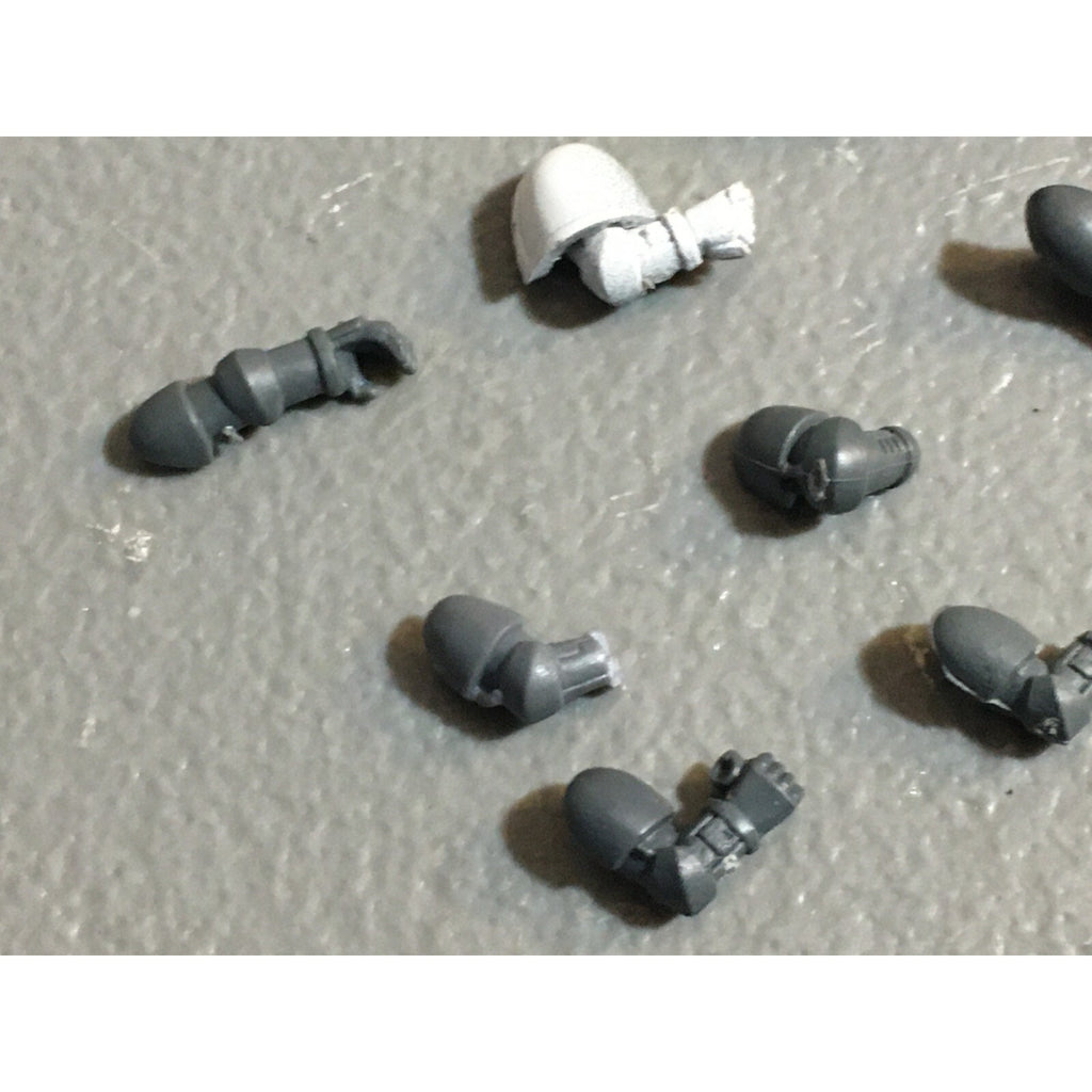 A22997 WARHAMMER 40K SPACE MARINES BITS LOT ARMS GW GAMES WORKSHOP