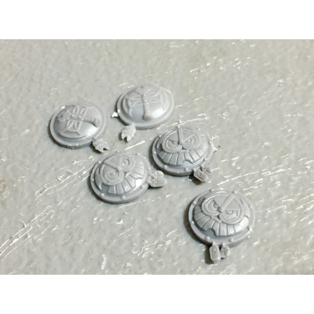 A23403 WARHAMMER FANTASY DWARFS BITS LOT WARRIORS MIXED SHIELD BANNER ARM HAND