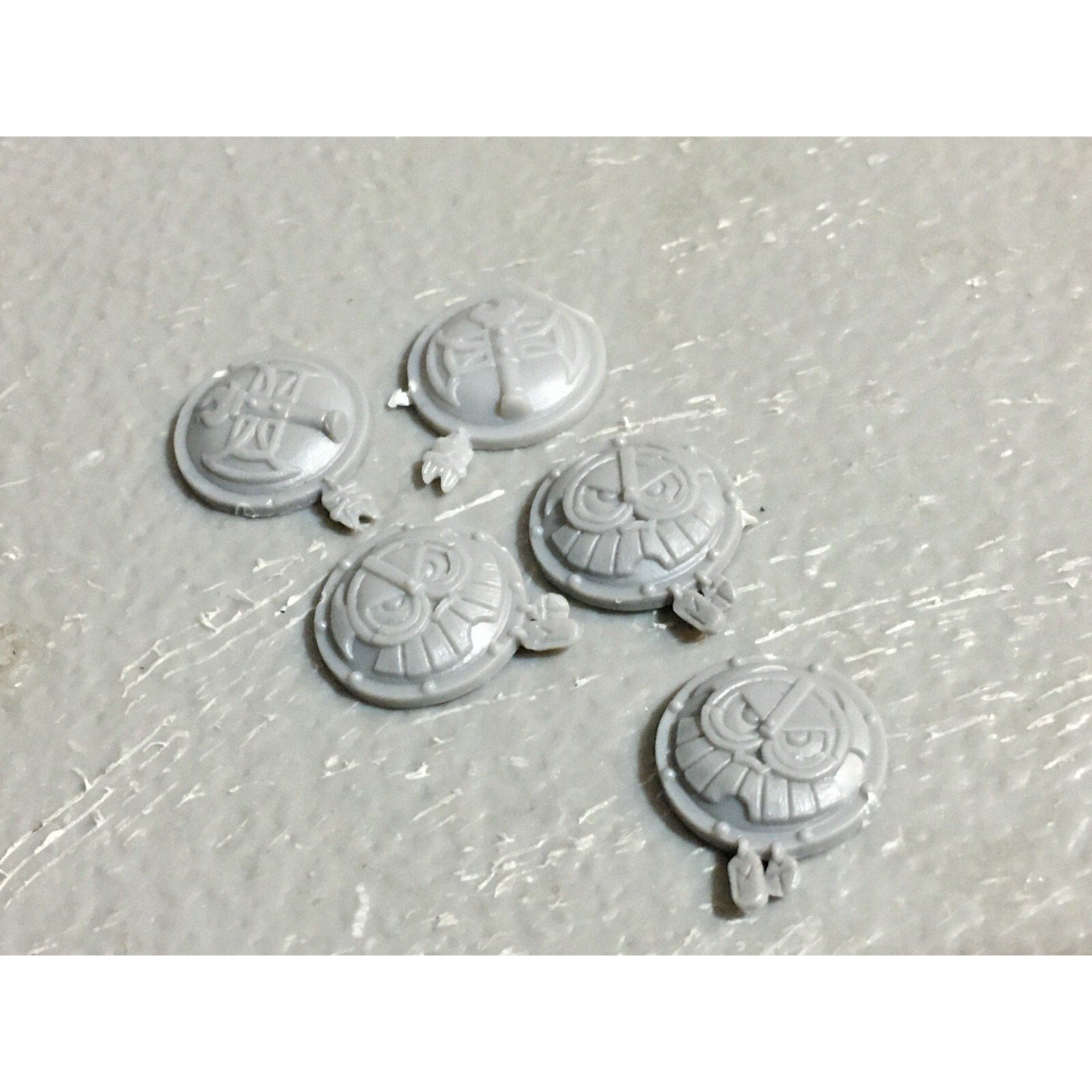 A23403 WARHAMMER FANTASY DWARFS BITS LOT WARRIORS MIXED SHIELD BANNER ARM HAND