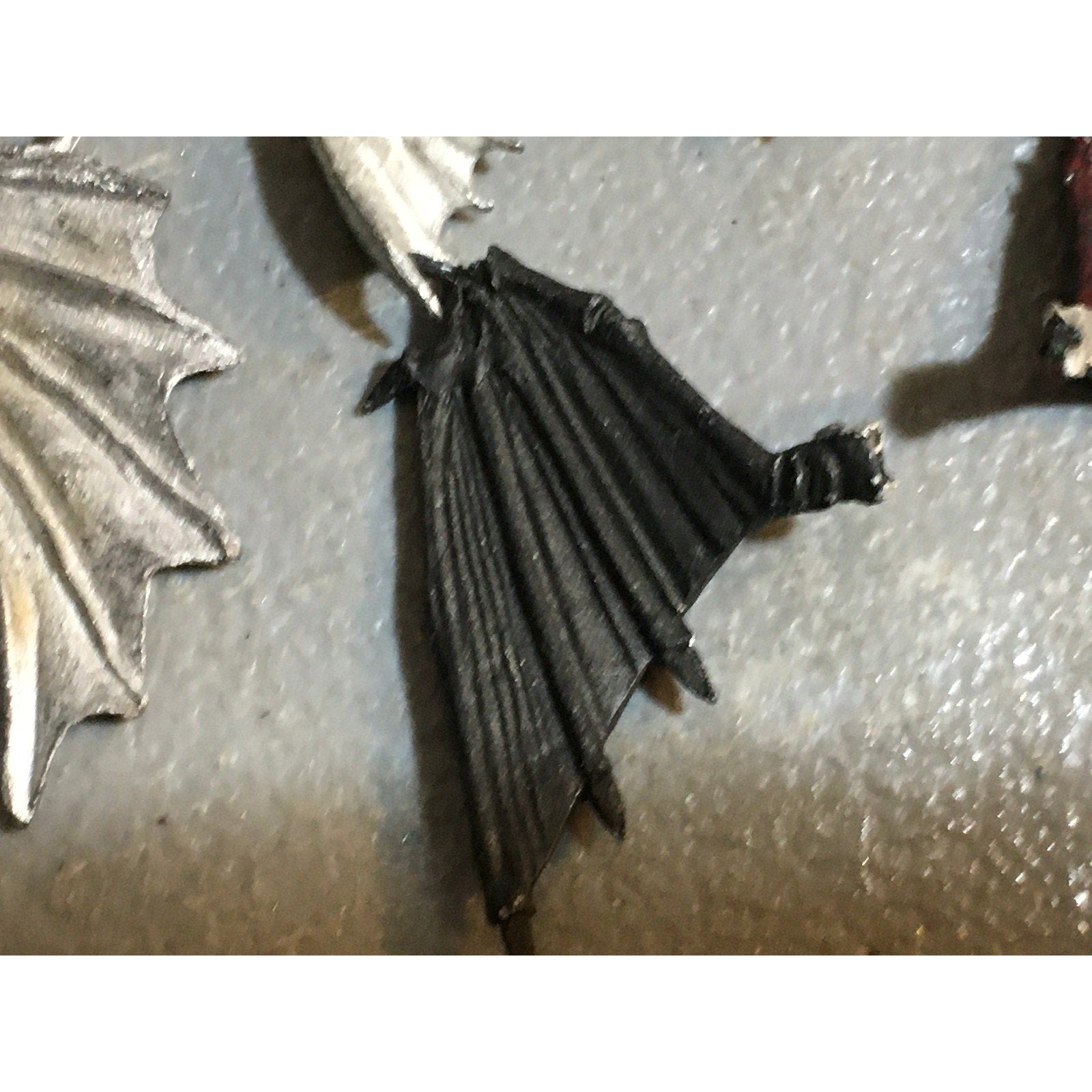 A32497 UNKNOWN METAL MINIATURES BITS LOT FANTASY WINGS DRAGON DEMON ANGEL