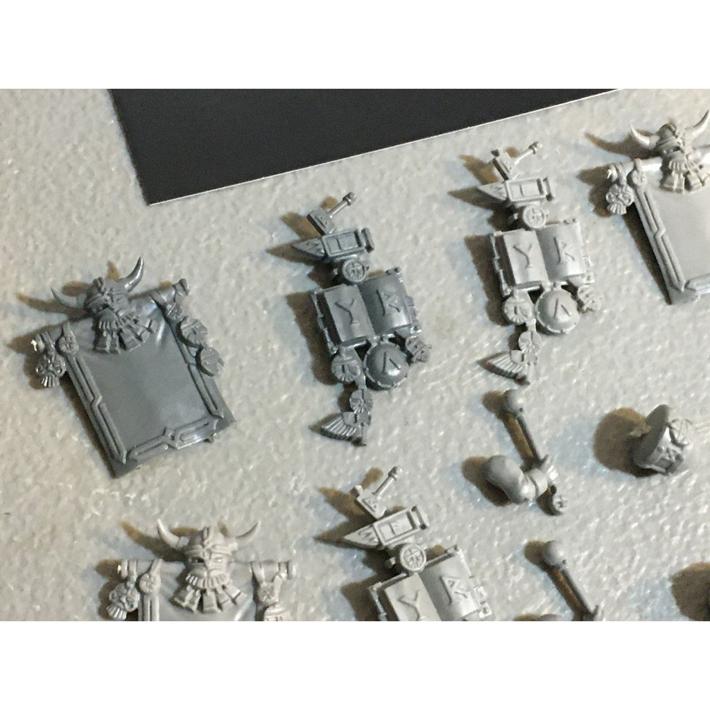 A33597 WARHAMMER FANTASY OLD WORLD DWARVES DWARFS BITS LOT BANNER AXE DRUM GW