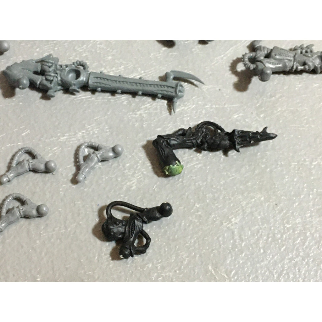 A22316 WARHAMMER 40K TYRANIDS BITS LOT MIXED GAMES WORKSHOP GW