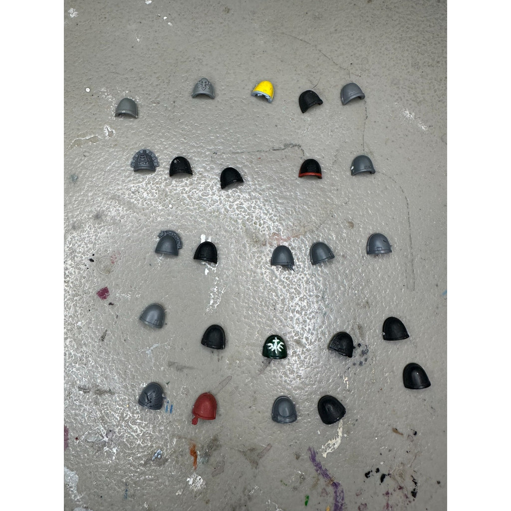 A23106 WARHAMMER 40K SPACE MARINES BITS LOT SHOULDER PADS 25 PACK