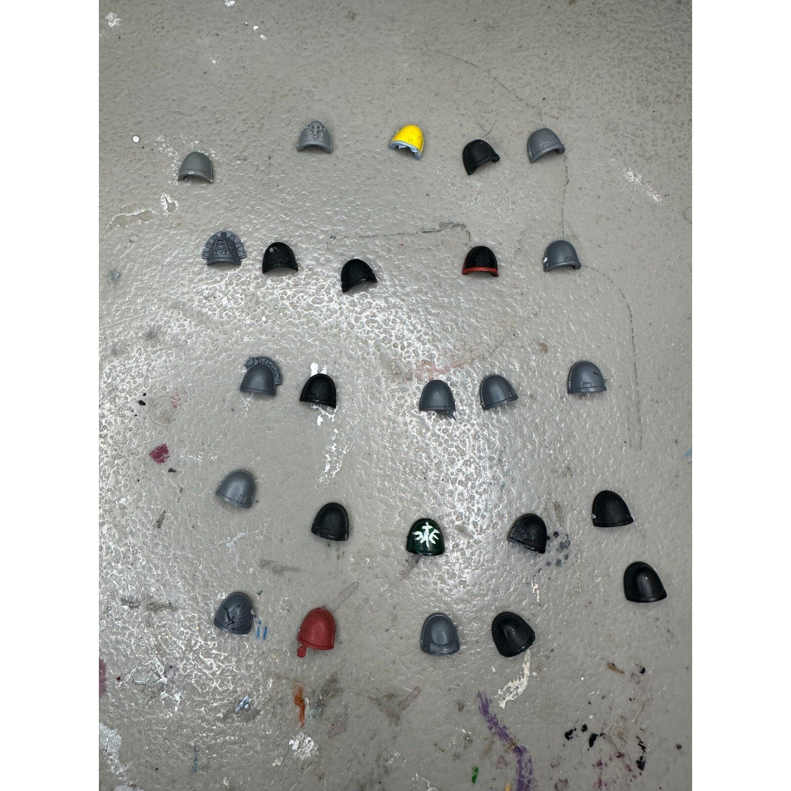 A23106 WARHAMMER 40K SPACE MARINES BITS LOT SHOULDER PADS 25 PACK