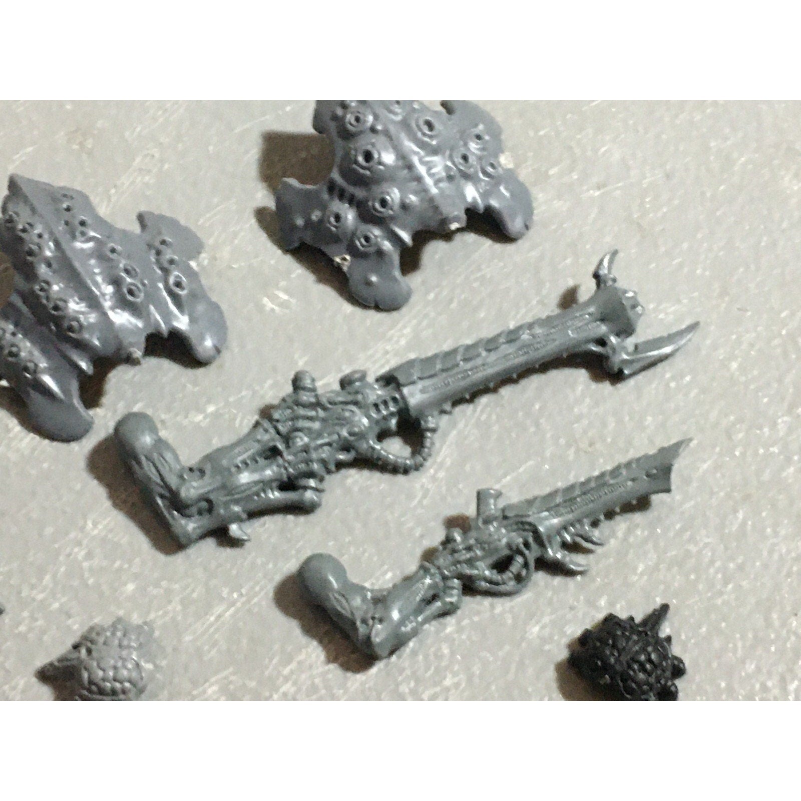 A22321 WARHAMMER 40K TYRANIDS BITS LOT MIXED GAMES WORKSHOP GW