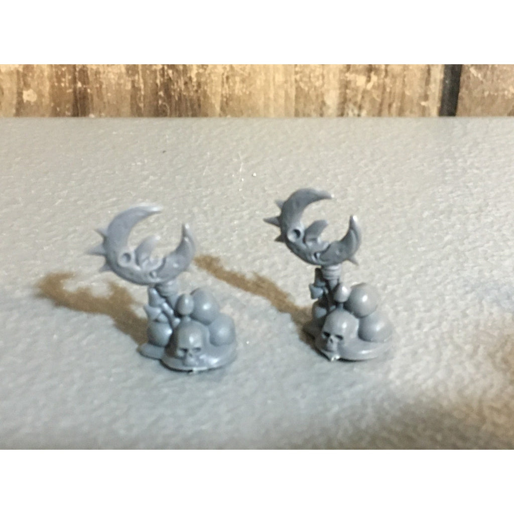 A24983 WARHAMMER FANTASY SKULL PASS OBJECTIVE MARKERS + EXTRA NIGHT GOBLIN BITS