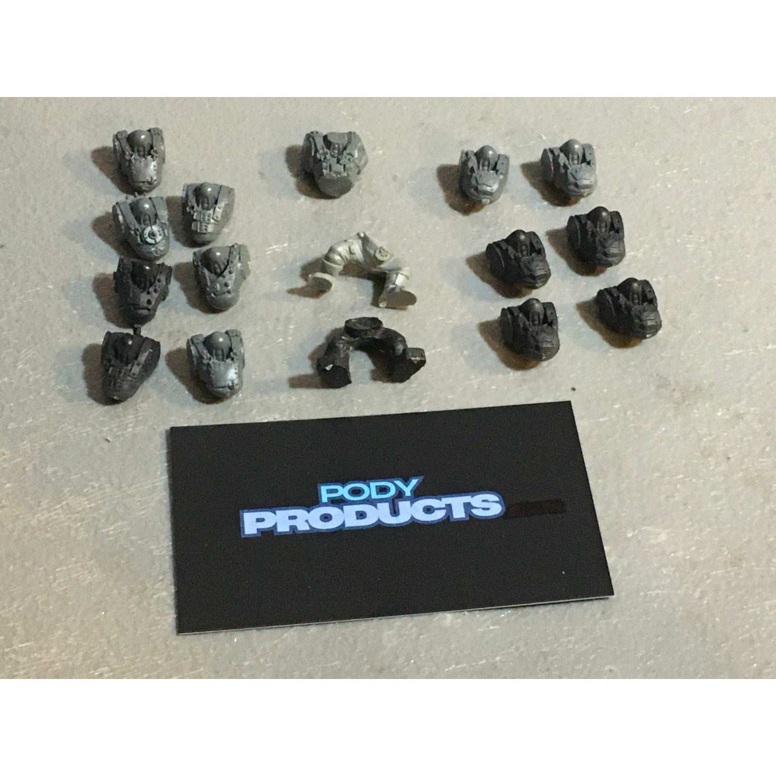 A33561 WARHAMMER 40K SPACE ORKS BITS LOT TORSO CHEST LEGS GW GAMES WORKSHOP