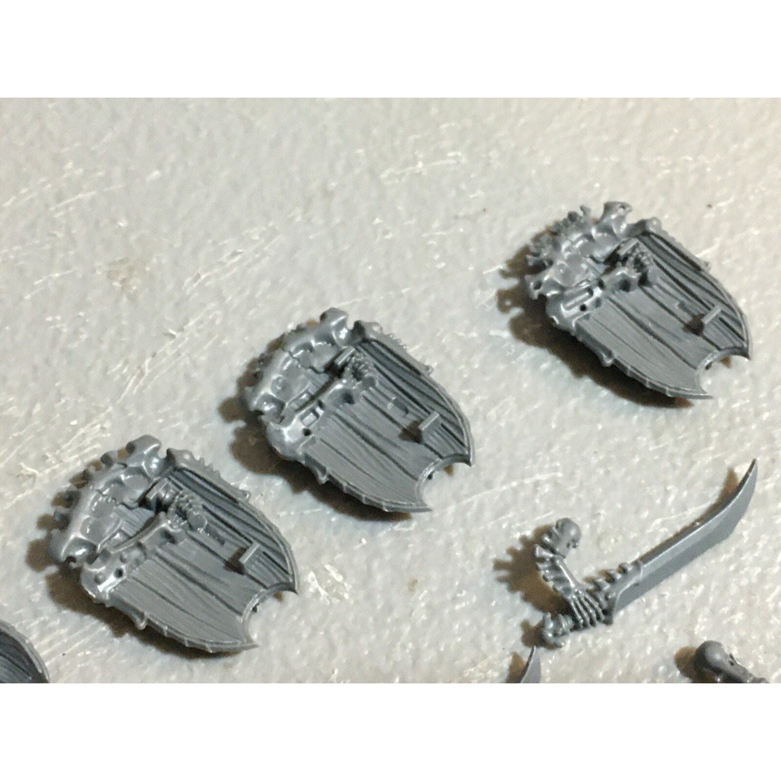 A23228 WARHAMMER FANTASY AOS TOMB KINGS OSSIARCH BITS LOT SWORDS SHIELDS GW