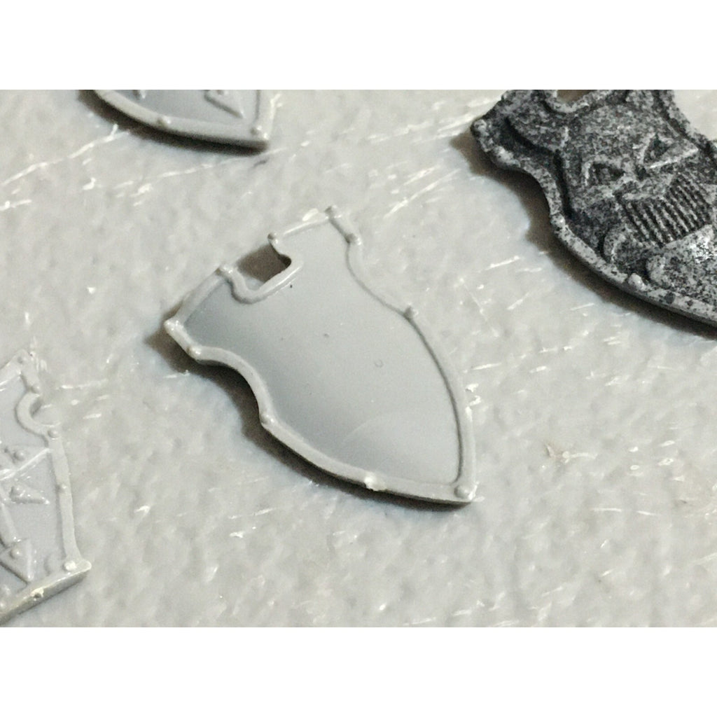 A23068 WARHAMMER FANTASY CHAOS MORTALS BITS LOT WARRIORS OOP SHIELDS GW