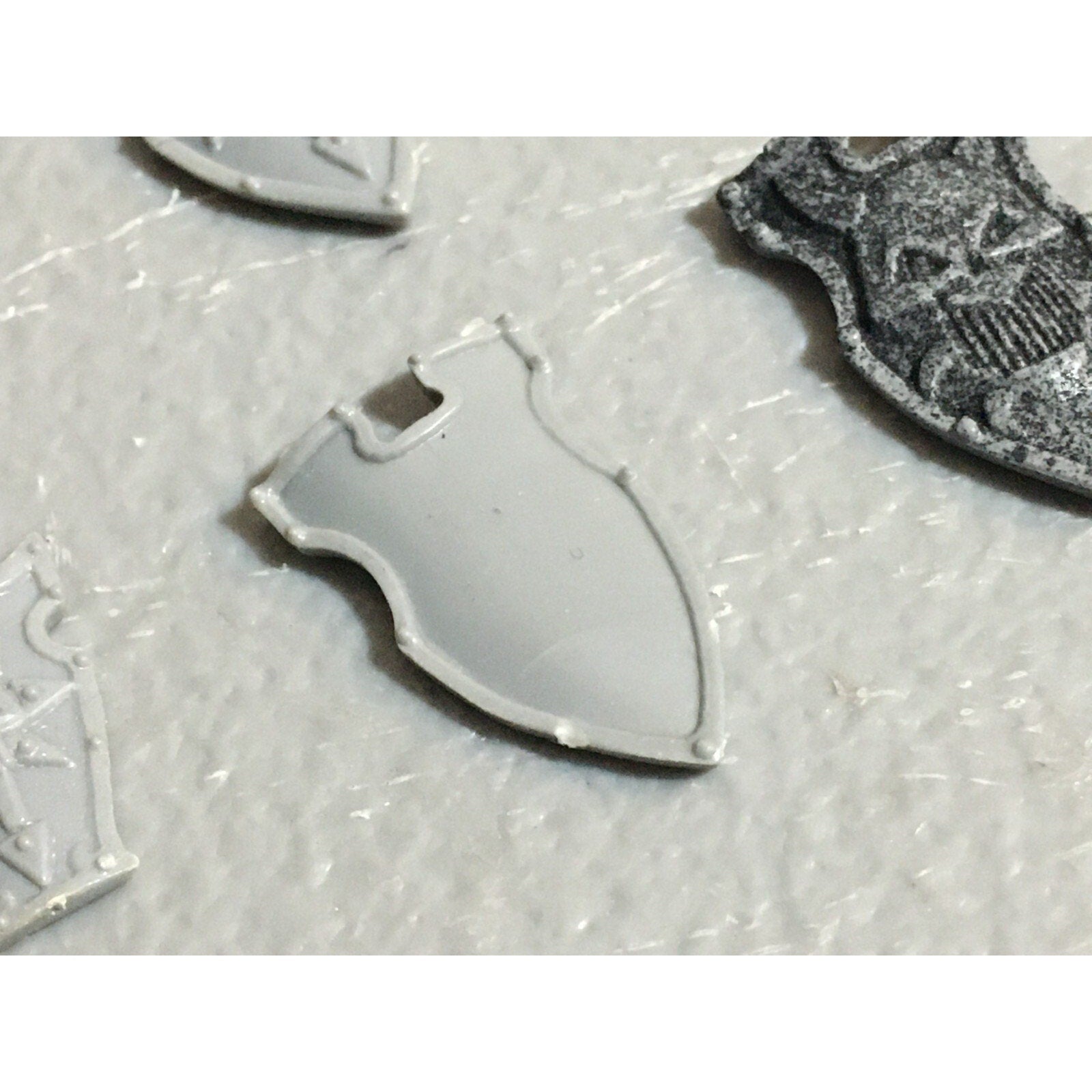 A23068 WARHAMMER FANTASY CHAOS MORTALS BITS LOT WARRIORS OOP SHIELDS GW