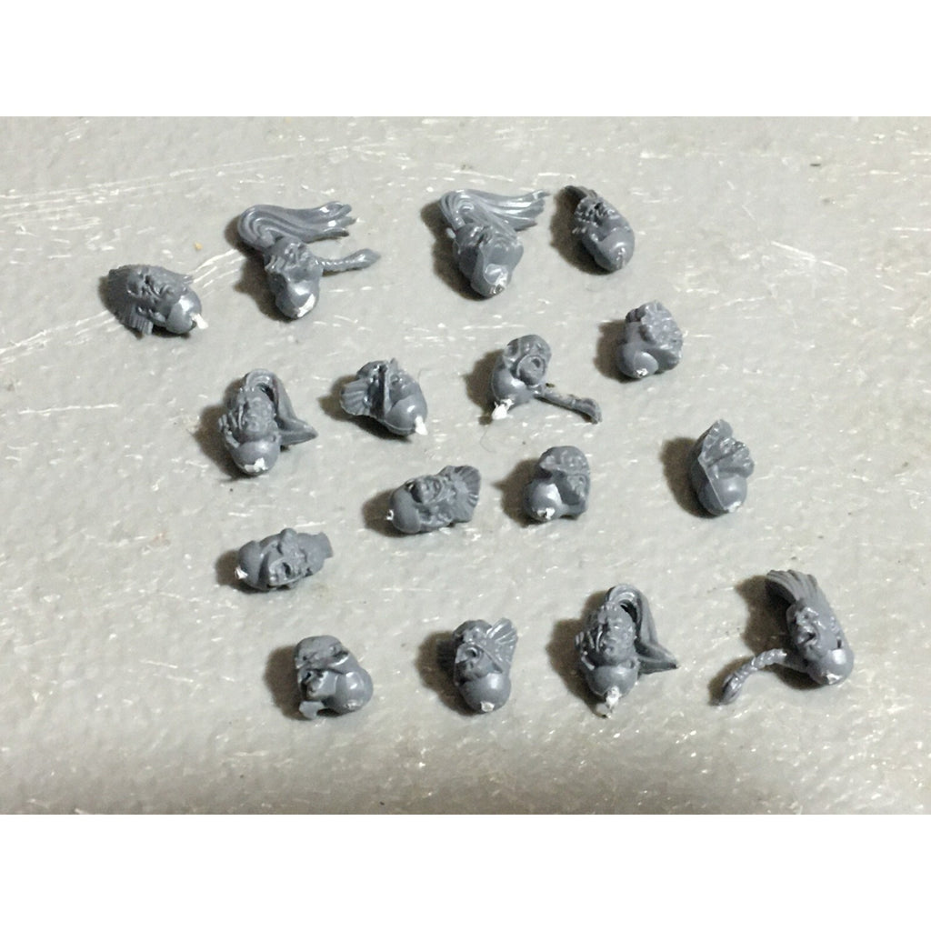 A22546 WARHAMMER 40K SPACE MARINES WOLVES BITS LOT HEADS GAMES WORKSHOP GW