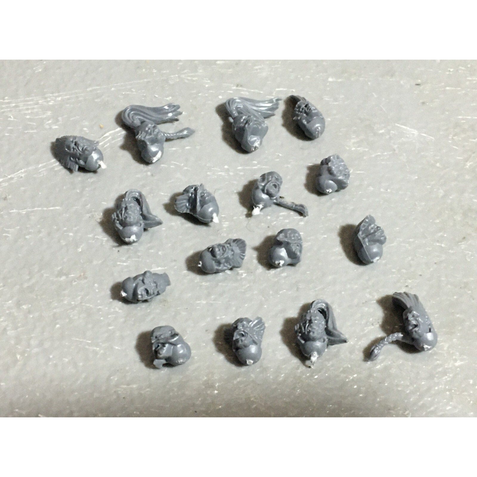 A22546 WARHAMMER 40K SPACE MARINES WOLVES BITS LOT HEADS GAMES WORKSHOP GW