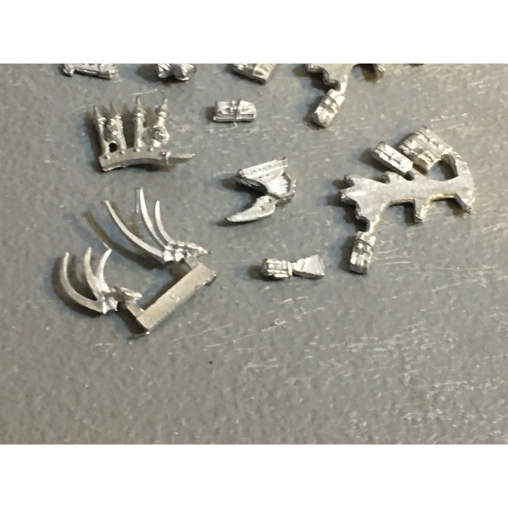 A32577 WARHAMMER 40K MIXED RANDOM BITS LOT ALL METAL POUCH HOLSTER GW