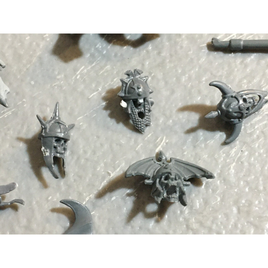 A23425 WARHAMMER FANTASY VAMPIRE COUNTS BITS LOT SKELETON WIGHT MIXED HEADS ARMS