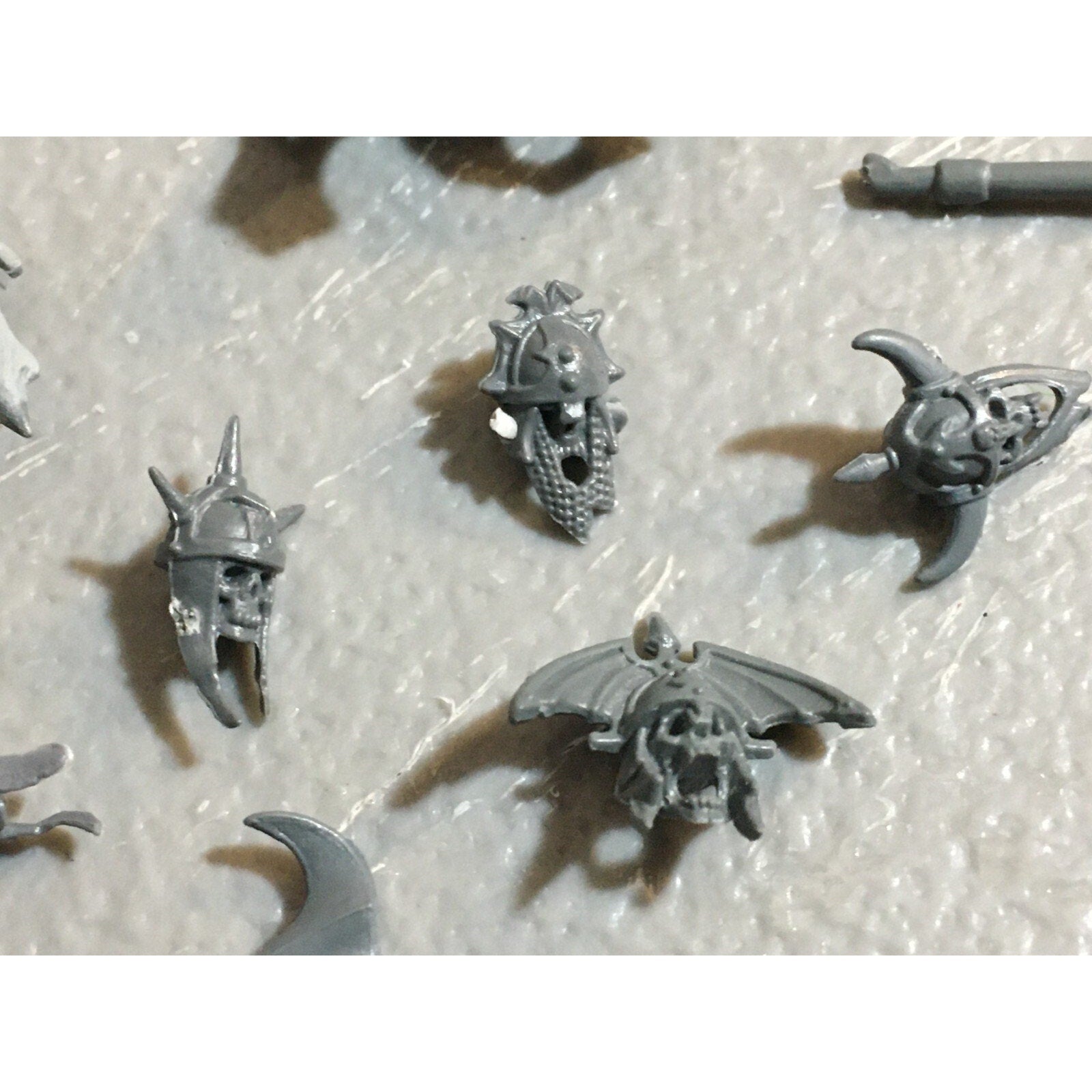 A23425 WARHAMMER FANTASY VAMPIRE COUNTS BITS LOT SKELETON WIGHT MIXED HEADS ARMS