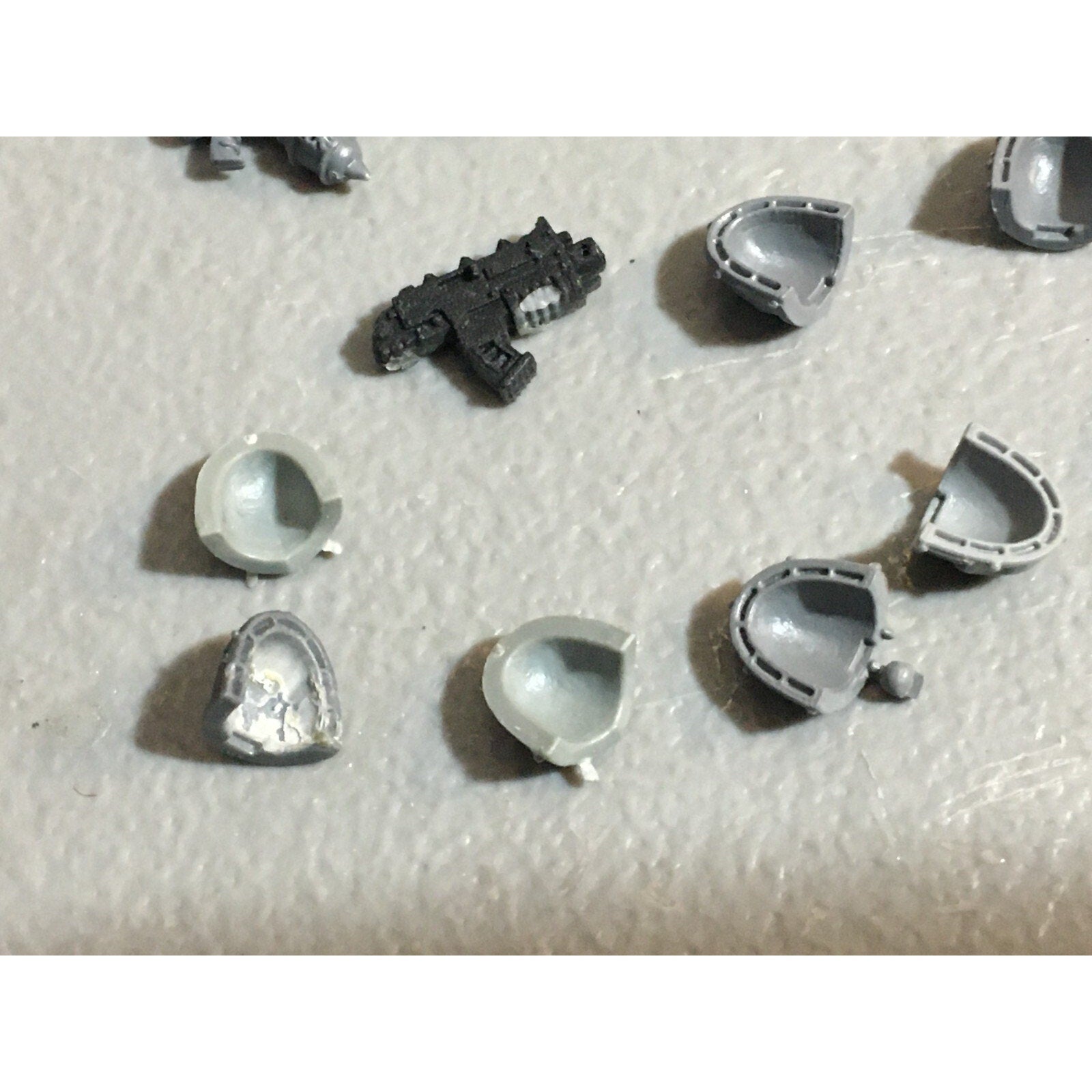 A23075 WARHAMMER 40K CSM CHAOS SPACE MARINES BITS LOT MIXED SHOULDERS ARMS GW