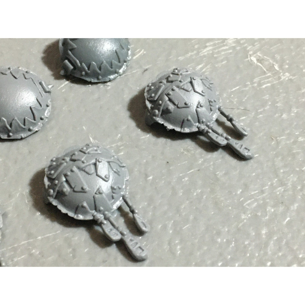 A22583 WARHAMMER FANTASY OGRE KINGDOMS BITS LOT GUT PLATES GAMES WORKSHOP GW